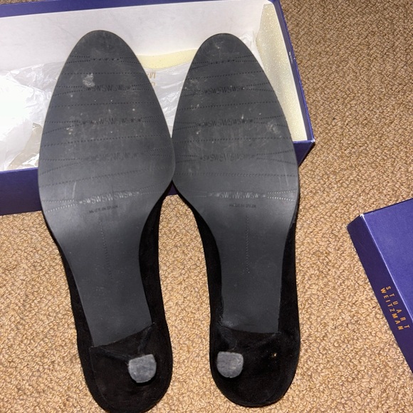 Stuart Weitzman black suede bootie sz 9 1.5” heel - Picture 6 of 6